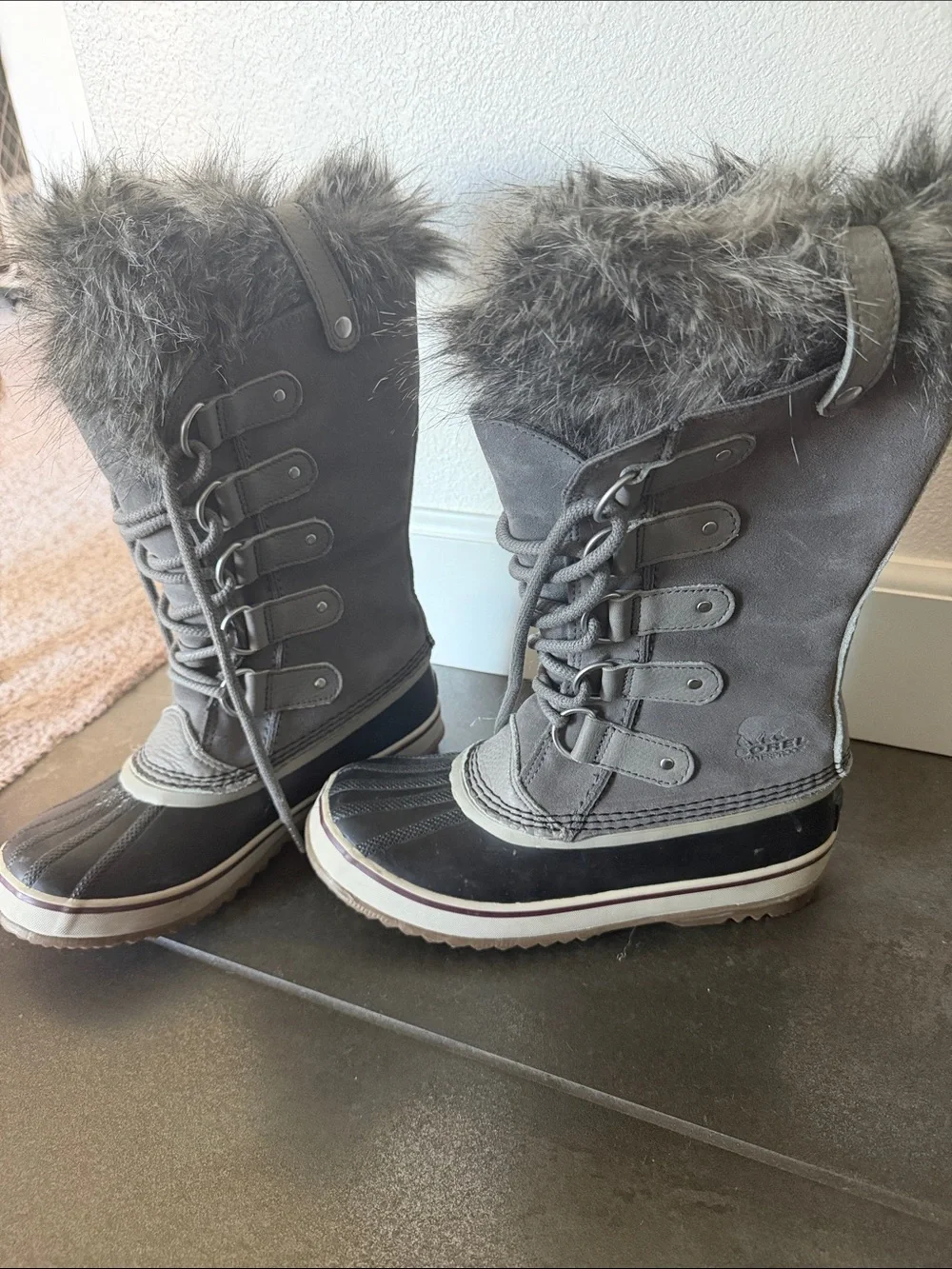 Sorel Women's Gray Lace-Up Winter Boots with Faux Fur Cuff